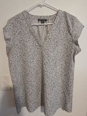 Hilary Radley Black Speckled White V-Neck Tunic